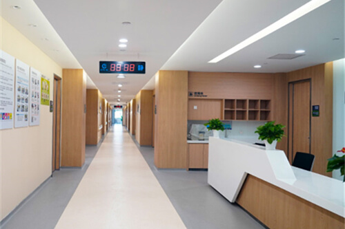 杭州爱尔眼科医院走廊环境 杭州爱尔眼科医院走廊环境