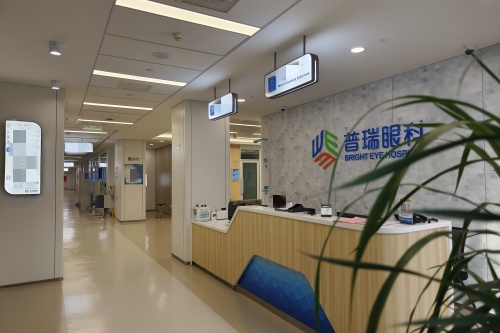 郑州普瑞眼科医院前台