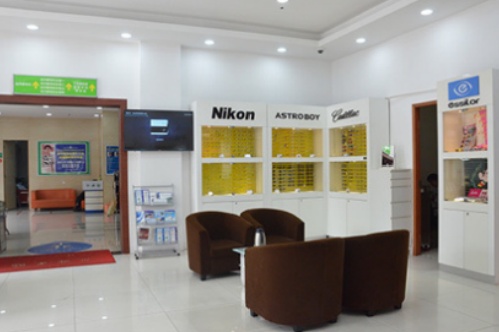 成都普瑞眼科医院等待区 成都普瑞眼科医院等待区