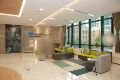 沈阳爱尔卓越眼科医院等候区