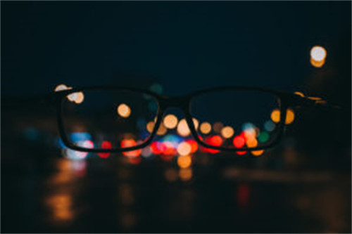 夜盲症示意图 夜盲症示意图