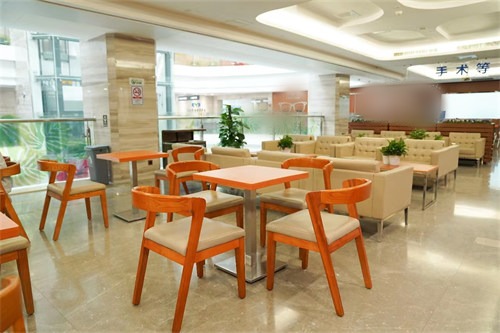 广州爱尔眼科等候厅