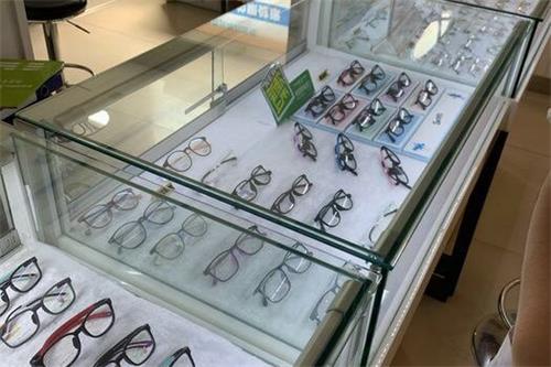 临沂新益民眼科医院配镜区展柜 临沂新益民眼科医院配镜区展柜
