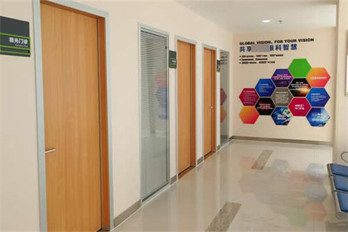 马鞍山爱尔眼科医院走廊环境