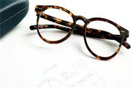 近视眼镜示意图