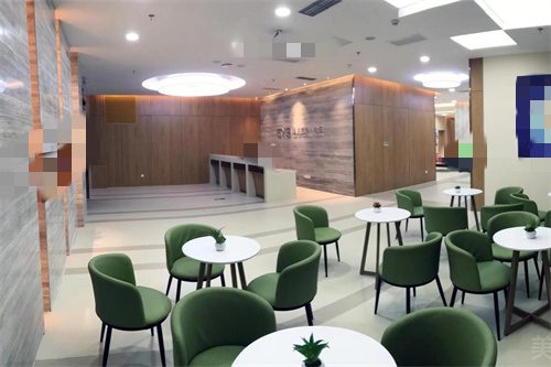 北京爱尔英智眼科医院休息区