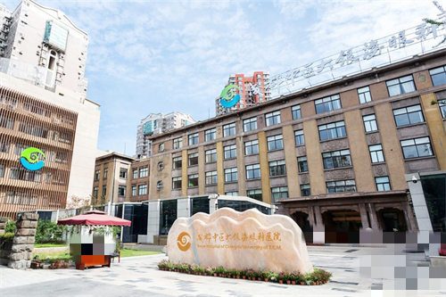 四川成都中医大银海眼科医院：全飞秒15000元，全激光15000元，瓣飞秒10500元