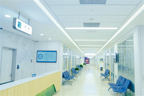 郑州普瑞眼科医院走廊环境