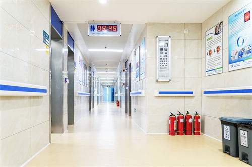 合肥华厦名人眼科医院走廊环境