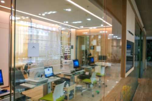 沈阳爱尔卓越眼科医院检查室