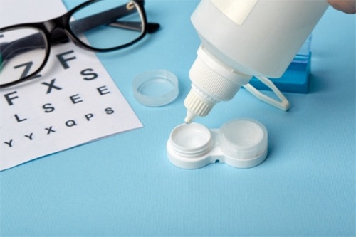 隐形眼镜与框架眼镜