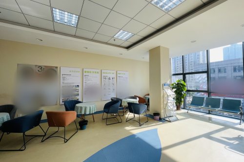 重庆铜梁爱尔眼科医院等候区