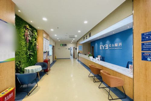 重庆铜梁爱尔眼科医院前台