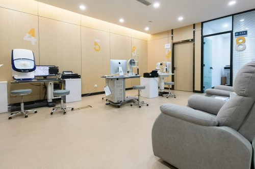 青岛鹿晰眼科医院验光室