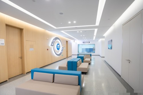 湖北普瑞眼科医院候诊区 湖北普瑞眼科医院候诊区