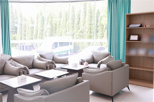 滨州滨视眼科医院候诊休息区 滨州滨视眼科医院候诊休息区