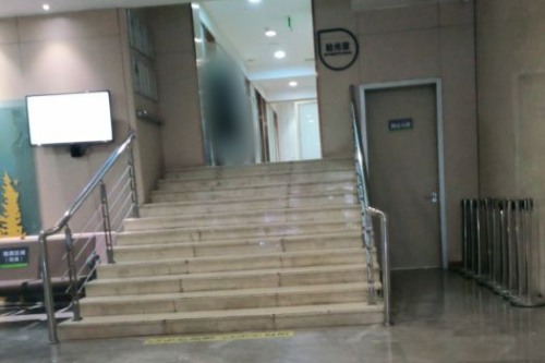 哈尔滨爱尔眼科医院楼梯