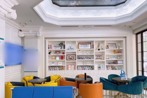 济南麦迪格眼科医院候诊区