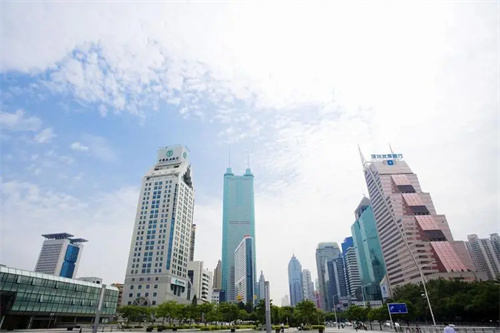 深圳眼科收费贵不贵？飞秒10800起/晶体3万起/白内障2000起/斜视矫正只需1万！