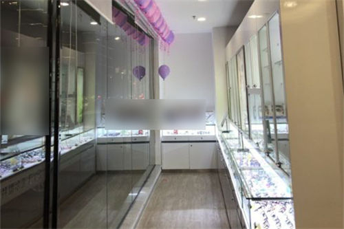 南昌爱尔眼科医院配镜区展柜