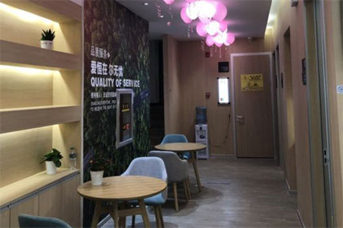 南昌爱尔眼科医院走廊环境图