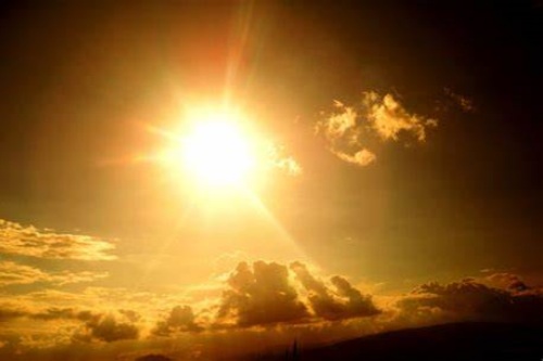 看太阳三个月治好了近视？假的！看太阳不能治好近视，但是可以延缓近视加剧！