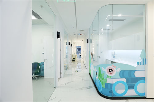 北京羽视眼科顺义祥云小镇店诊疗区走廊环境