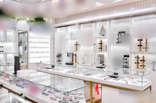 重庆普瑞眼科医院配镜区