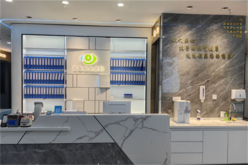 武汉普东视光眼科导诊台