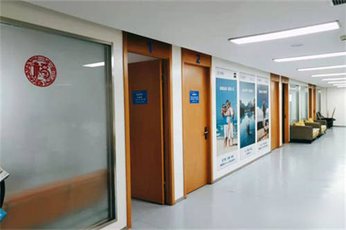 乌鲁木齐普瑞眼科医院走廊环境 乌鲁木齐普瑞眼科医院走廊环境