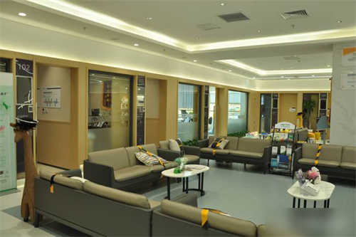 北京何氏眼科医院候诊区 北京何氏眼科医院候诊区