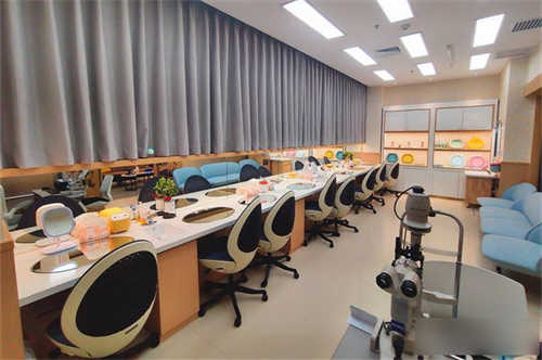 北京何氏眼科医院角膜塑形配镜室 北京何氏眼科医院角膜塑形配镜室