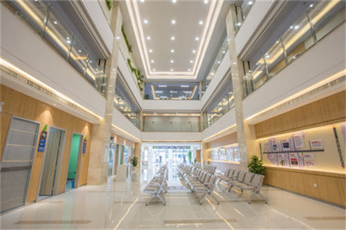 武汉爱尔眼科医院大厅休息候诊区