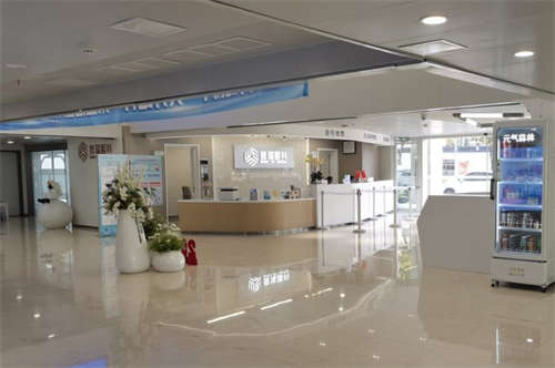 合肥瑶海普瑞眼科医院大厅环境图
