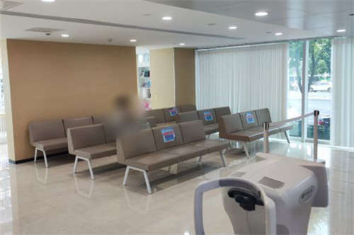 合肥瑶海普瑞眼科医院候诊区