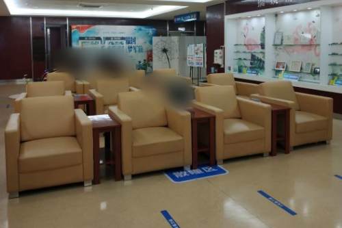 成都新视界眼科医院散瞳候诊区