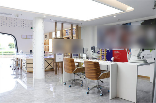 东莞友华普惠眼科医院配镜区环境