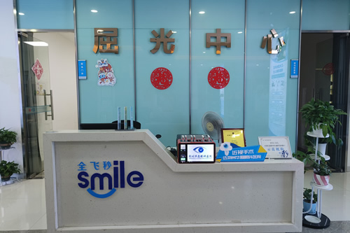 荆州华厦眼科医院：500度以上视力矫正17000元左右，全激光飞秒13000元左右，全飞秒近视矫正16500元左右