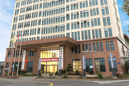 恩施慧宜眼科医院：全飞秒激光手术15800元，晶体植入28000 - 32000元，半飞秒激光手术9800元