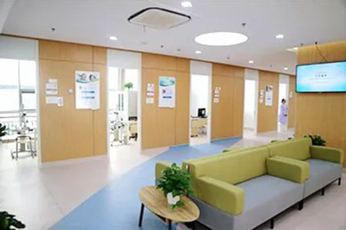 常州泽明眼科医院诊疗室及休息区