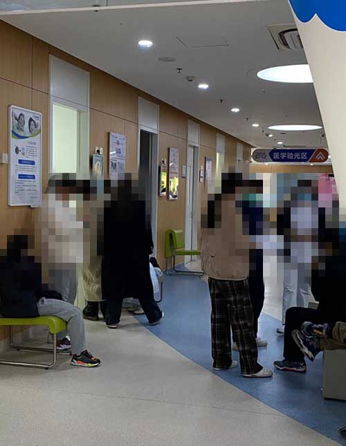 常州泽明眼科医院验光等待区