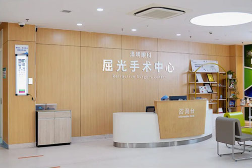 常州泽明眼科医院晶体植入手术治疗近视眼怎么样