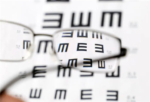 为什么医生不建议吃叶黄素