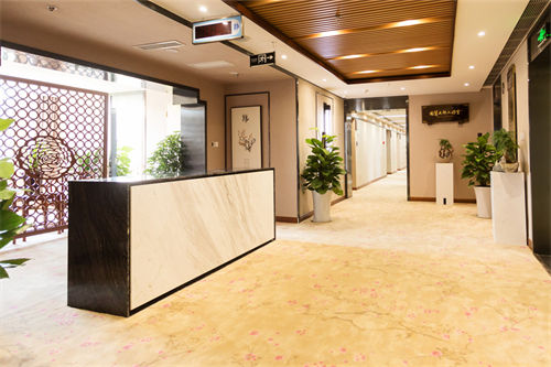 成都中医大银海眼科医院：全飞秒15000元，全激光15000元，瓣飞秒10500元