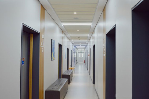 北京华德眼科内部过道休息等待区环境 北京华德眼科内部过道休息等待区环境