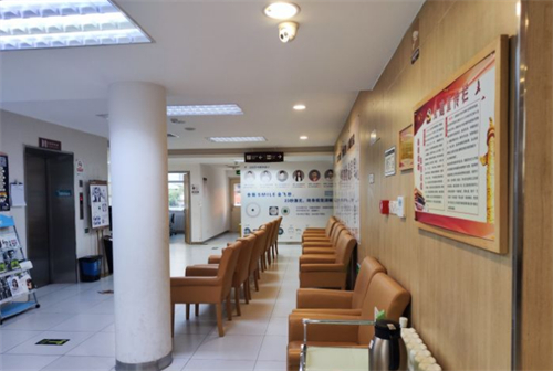 北京熙仁眼科等待区 北京熙仁眼科等待区