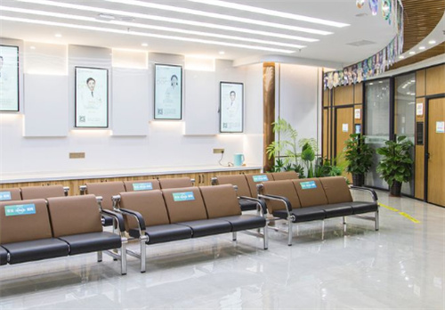 福州亮睛眼科医院候诊区