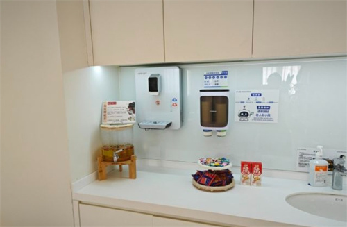 深圳深北爱尔眼科医院：smile全飞秒18800元，精雕半飞秒14800元，半飞秒13800元