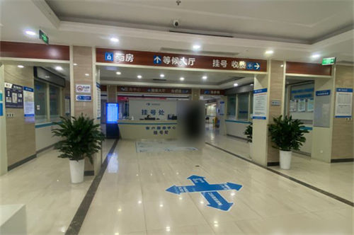 成都华厦眼科大厅挂号处 成都华厦眼科大厅挂号处