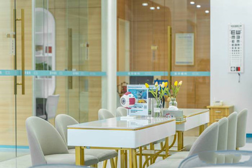 成都英华眼科休息区环境 成都英华眼科休息区环境